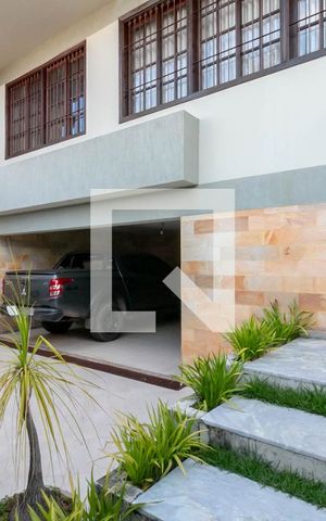 Casa à venda com 400m², 3 quartos e 4 vagas Casa à venda com 400m², 3 quartos e 4 vagasEntrada