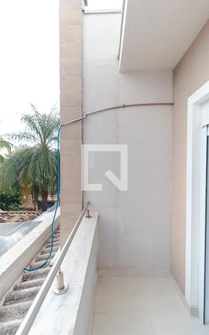 Casa de condomínio à venda com 100m², 3 quartos e 2 vagas Casa de condomínio à venda com 100m², 3 quartos e 2 vagasSacada da Suíte
