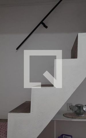 Casa à venda com 150m², 2 quartos e 1 vaga Casa à venda com 150m², 2 quartos e 1 vagaEscada - Quarto