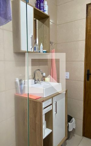 Casa à venda com 150m², 2 quartos e 1 vaga Casa à venda com 150m², 2 quartos e 1 vagaBanheiro - Suíte