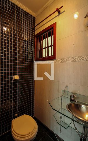 Casa à venda com 272m², 4 quartos e 5 vagas Casa à venda com 272m², 4 quartos e 5 vagasLavabo