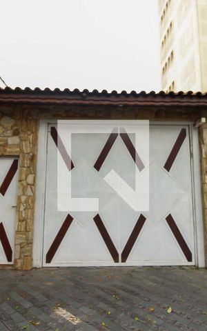 Casa à venda com 272m², 4 quartos e 5 vagas Casa à venda com 272m², 4 quartos e 5 vagasFachada