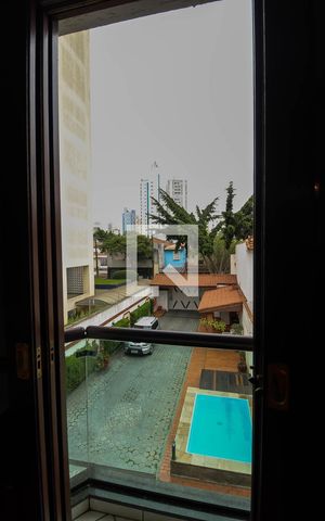 Casa à venda com 272m², 4 quartos e 5 vagas Casa à venda com 272m², 4 quartos e 5 vagasVista Suíte