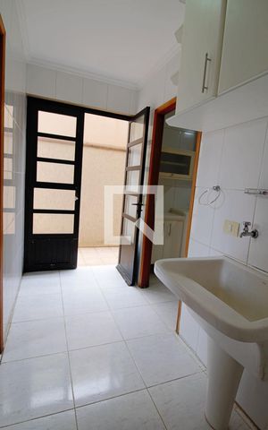 Casa à venda com 160m², 4 quartos e 2 vagas Casa à venda com 160m², 4 quartos e 2 vagasÁrea de Serviço