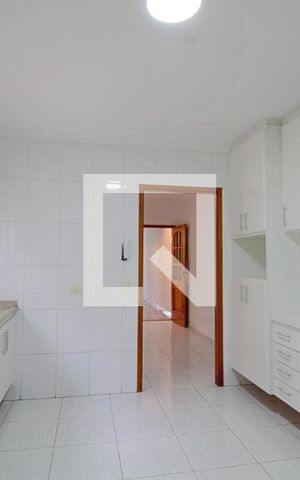 Casa à venda com 160m², 4 quartos e 2 vagas Casa à venda com 160m², 4 quartos e 2 vagasCozinha