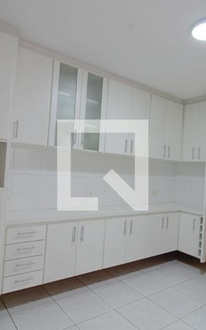 Casa à venda com 160m², 4 quartos e 2 vagas Casa à venda com 160m², 4 quartos e 2 vagasCozinha
