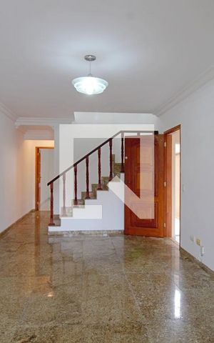 Casa à venda com 160m², 4 quartos e 2 vagas Casa à venda com 160m², 4 quartos e 2 vagasSala