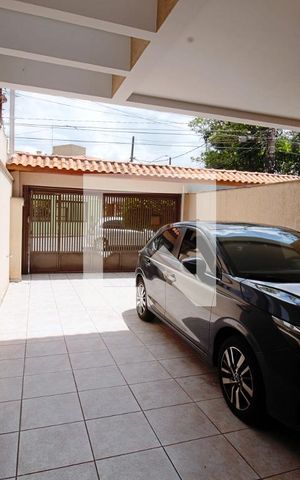 Casa à venda com 160m², 4 quartos e 2 vagas Casa à venda com 160m², 4 quartos e 2 vagasGaragem