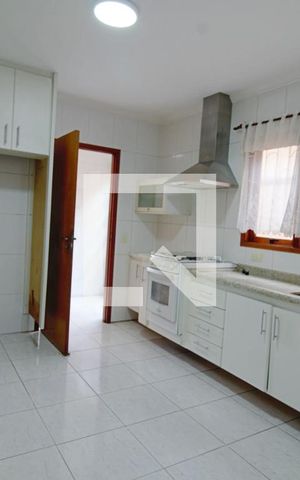 Casa à venda com 160m², 4 quartos e 2 vagas Casa à venda com 160m², 4 quartos e 2 vagasCozinha
