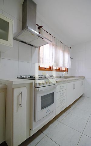 Casa à venda com 160m², 4 quartos e 2 vagas Casa à venda com 160m², 4 quartos e 2 vagasCozinha