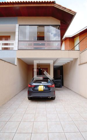 Casa à venda com 160m², 4 quartos e 2 vagas Casa à venda com 160m², 4 quartos e 2 vagasGaragem