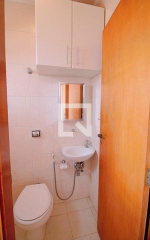 Casa à venda com 160m², 4 quartos e 2 vagas Casa à venda com 160m², 4 quartos e 2 vagasBanheiro de serviço