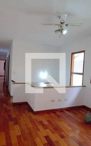 Casa à venda com 160m², 4 quartos e 2 vagas Casa à venda com 160m², 4 quartos e 2 vagasHall dos Quartos
