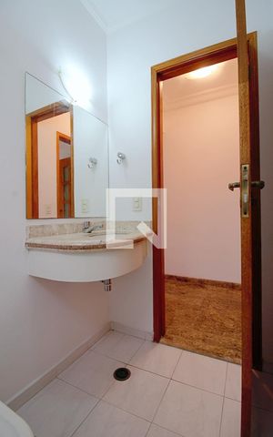 Casa à venda com 160m², 4 quartos e 2 vagas Casa à venda com 160m², 4 quartos e 2 vagasLavabo