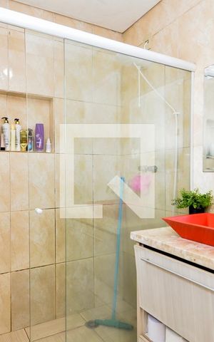 Casa à venda com 177m², 3 quartos e 3 vagasBanheiro da Suíte 2