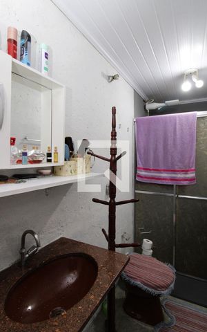 Casa à venda com 210m², 2 quartos e 3 vagasBanheiro 2