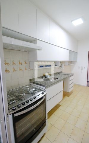 Apartamento para alugar com 70m², 2 quartos e 2 vagasCozinha