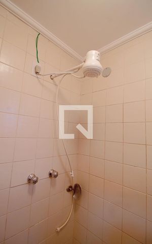 Apartamento para alugar com 70m², 2 quartos e 2 vagasBanheiro de serviço