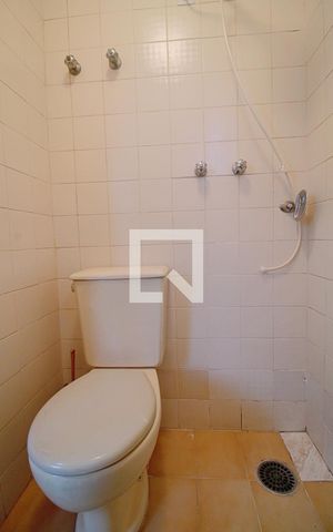 Apartamento para alugar com 70m², 2 quartos e 2 vagasBanheiro de serviço