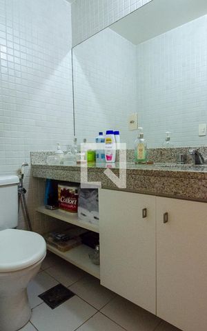 Apartamento à venda com 73m², 2 quartos e 1 vaga Apartamento à venda com 73m², 2 quartos e 1 vagaBanheiro social