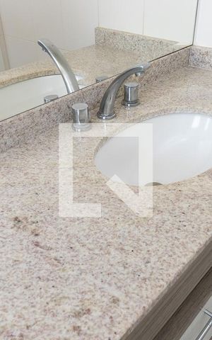 Apartamento à venda com 100m², 2 quartos e 2 vagasDetalhe do Banheiro da Suite