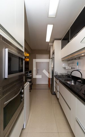 Apartamento à venda com 100m², 2 quartos e 2 vagasCozinha