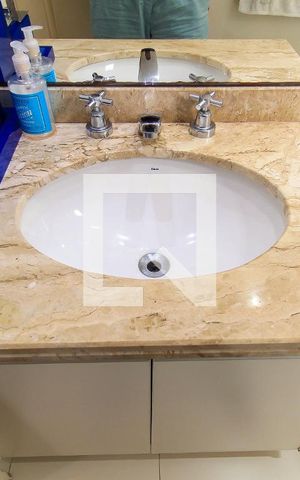 Apartamento à venda com 228m², 3 quartos e 4 vagas Apartamento à venda com 228m², 3 quartos e 4 vagasBanheiro do Quarto 2