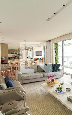 Apartamento à venda com 228m², 3 quartos e 4 vagas Apartamento à venda com 228m², 3 quartos e 4 vagasSala