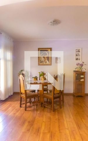 Casa à venda com 232m², 3 quartos e 2 vagasSala