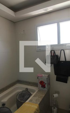 Casa de condomínio à venda com 260m², 4 quartos e 3 vagas Casa de condomínio à venda com 260m², 4 quartos e 3 vagasBanheiro da Suíte 2