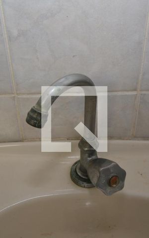 Casa à venda com 70m², 2 quartos e 6 vagasBanheiro da Suíte 2 - Torneira