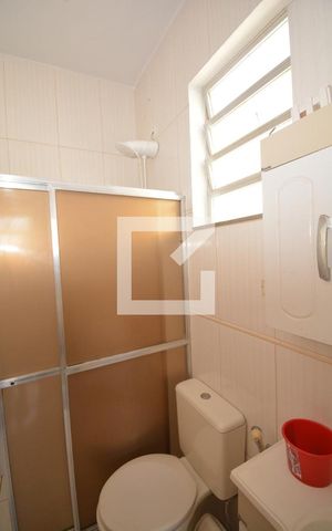 Casa à venda com 70m², 2 quartos e 6 vagasBanheiro da Suíte 1