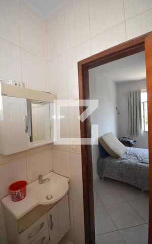 Casa à venda com 70m², 2 quartos e 6 vagasBanheiro da Suíte 1