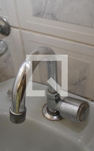 Casa à venda com 70m², 2 quartos e 6 vagasBanheiro da Casa 1 - Torneira