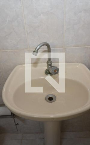 Casa à venda com 70m², 2 quartos e 6 vagasBanheiro da Suíte 2