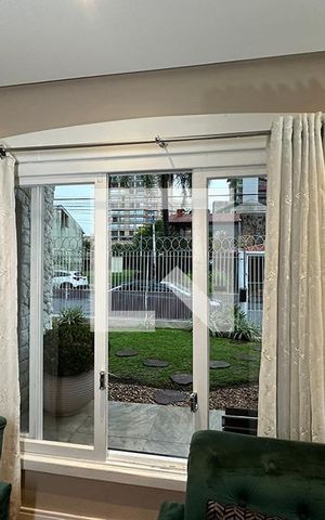 Casa à venda com 180m², 3 quartos e 3 vagasJanela da Sala de Estar 