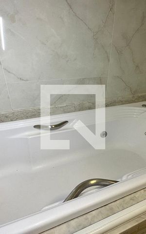 Casa à venda com 180m², 3 quartos e 3 vagasBanheira do Banheiro da Suíte