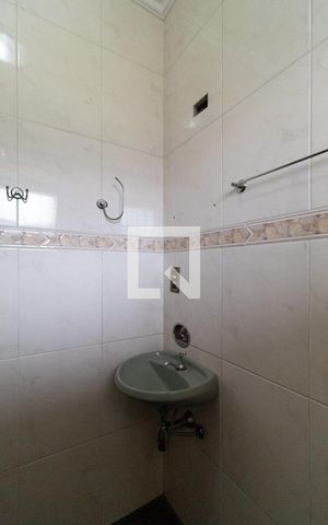 Casa à venda com 400m², 4 quartos e sem vaga Casa à venda com 400m², 4 quartos e sem vagaBanheiro da Suíte 1