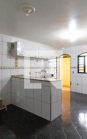 Casa à venda com 400m², 4 quartos e sem vaga Casa à venda com 400m², 4 quartos e sem vagaCozinha