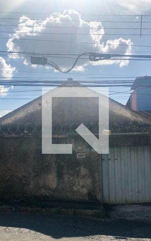 Casa à venda com 167m², 3 quartos e 2 vagas Casa à venda com 167m², 3 quartos e 2 vagasFachada