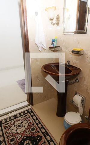 Casa para alugar com 400m², 4 quartos e 5 vagasBanheiro Social