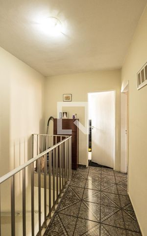 Casa à venda com 144m², 3 quartos e 3 vagas Casa à venda com 144m², 3 quartos e 3 vagasCorredor