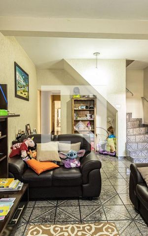 Casa à venda com 144m², 3 quartos e 3 vagas Casa à venda com 144m², 3 quartos e 3 vagasSala