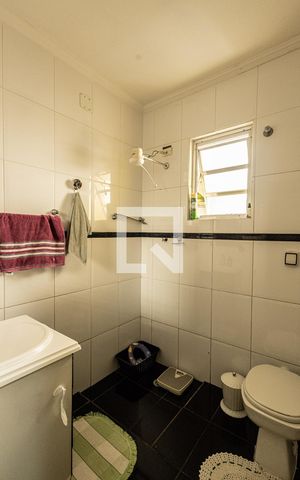 Casa à venda com 144m², 3 quartos e 3 vagas Casa à venda com 144m², 3 quartos e 3 vagasBanheiro Social 2