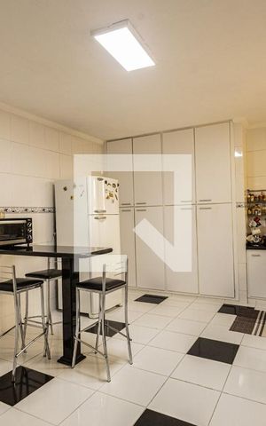 Casa à venda com 144m², 3 quartos e 3 vagas Casa à venda com 144m², 3 quartos e 3 vagasCozinha
