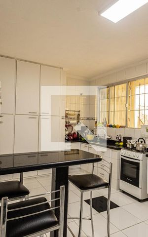 Casa à venda com 144m², 3 quartos e 3 vagas Casa à venda com 144m², 3 quartos e 3 vagasCozinha