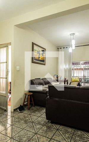 Casa à venda com 144m², 3 quartos e 3 vagas Casa à venda com 144m², 3 quartos e 3 vagasSala