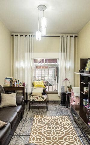 Casa à venda com 144m², 3 quartos e 3 vagas Casa à venda com 144m², 3 quartos e 3 vagasSala