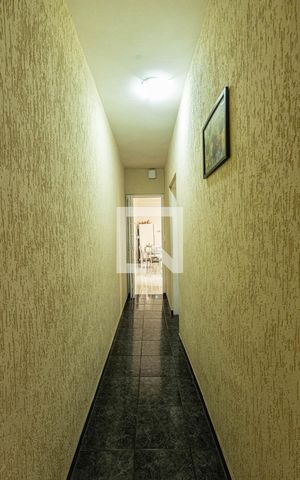 Casa à venda com 144m², 3 quartos e 3 vagas Casa à venda com 144m², 3 quartos e 3 vagasCorredor