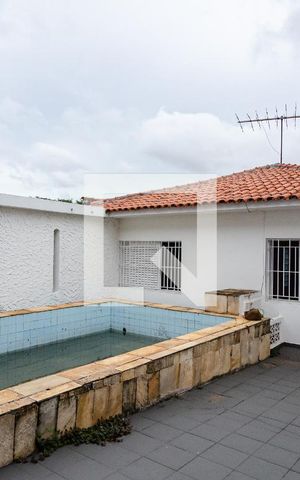 Casa para alugar com 370m², 3 quartos e 3 vagas Casa para alugar com 370m², 3 quartos e 3 vagasPiscina